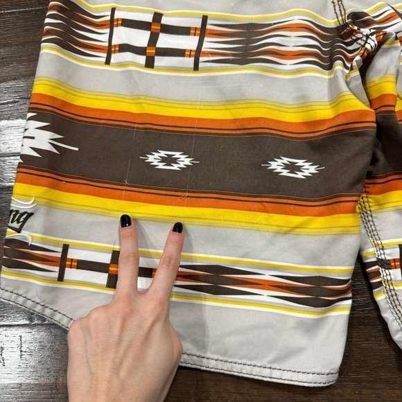 Billabong Tribal Aztec Printed Board Shorts Size 32 Men - Picture 15 of 16